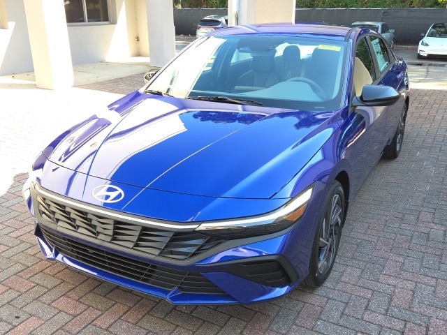 2025 Hyundai Elantra SEL's photo