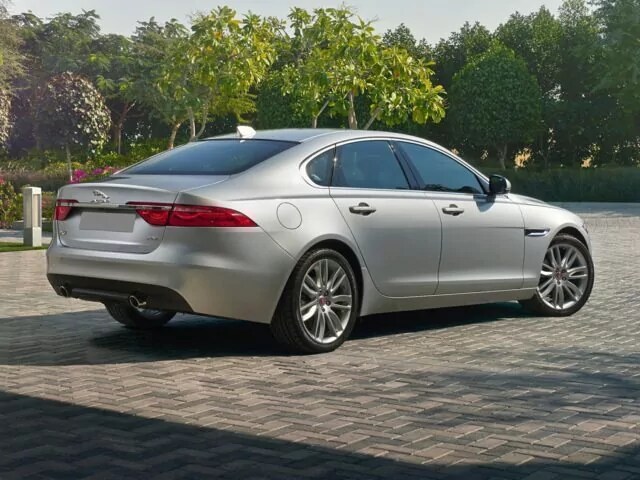 what is the difference between jaguar xf and xj