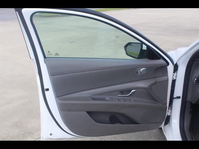 2023 Hyundai Elantra SEL - Photo 13
