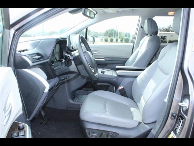 2023 Toyota Sienna XLE - Photo 13