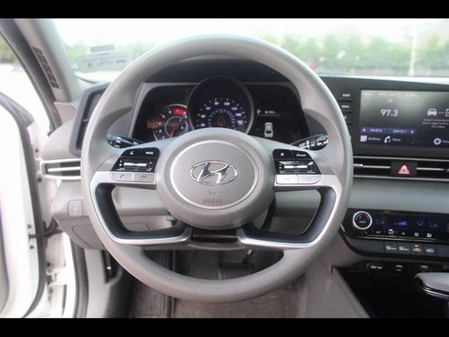 2023 Hyundai Elantra SEL - Photo 17