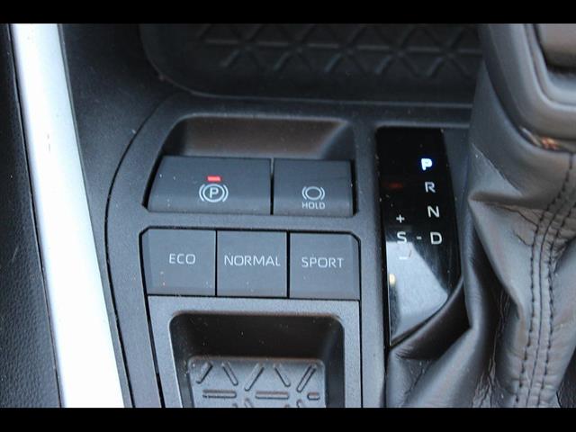 2024 Toyota RAV4 XLE - Photo 28