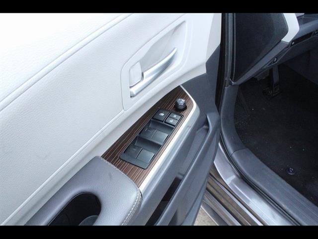 2023 Toyota Sienna XLE - Photo 12