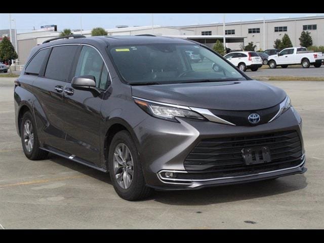 2023 Toyota Sienna XLE - Photo 9