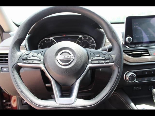 2023 Nissan Altima SV - Photo 13