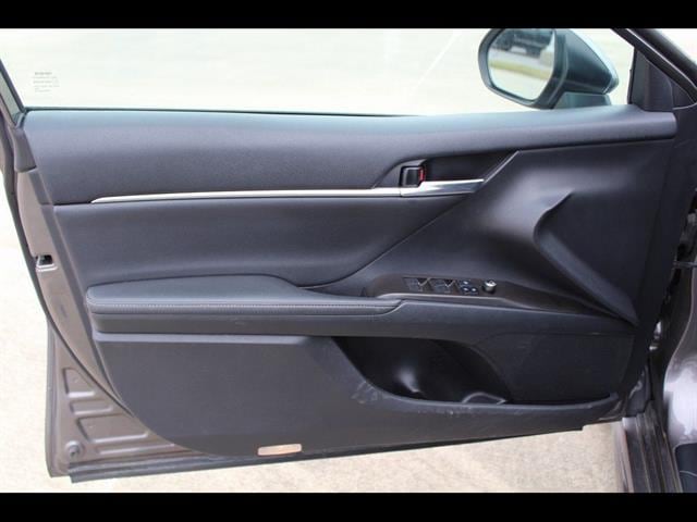 2021 Toyota Camry XSE - Photo 11