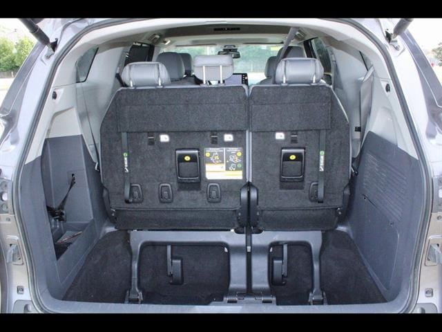 2023 Toyota Sienna XLE - Photo 6
