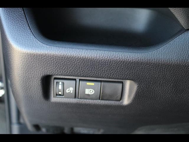 2024 Toyota RAV4 XLE - Photo 16