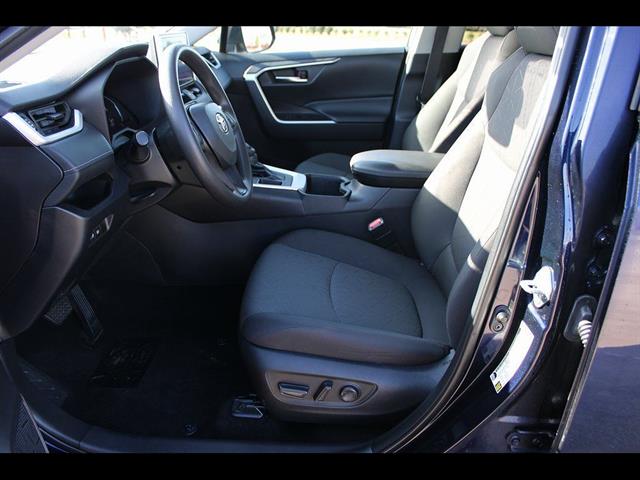 2024 Toyota RAV4 XLE - Photo 13