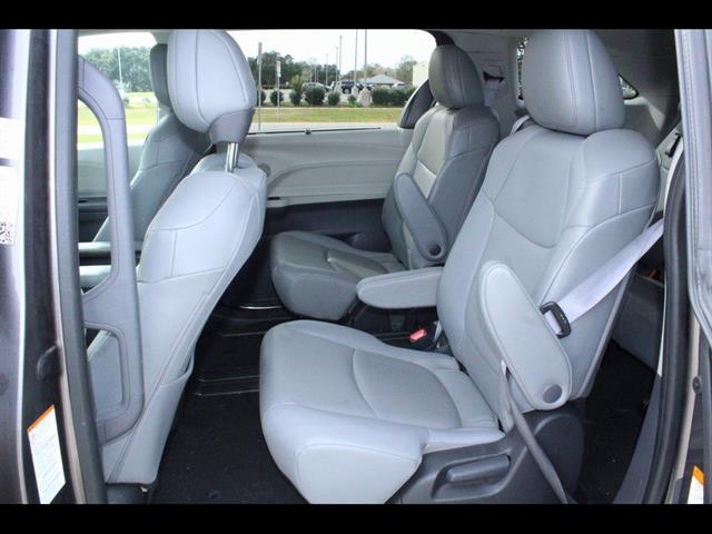 2023 Toyota Sienna XLE - Photo 20