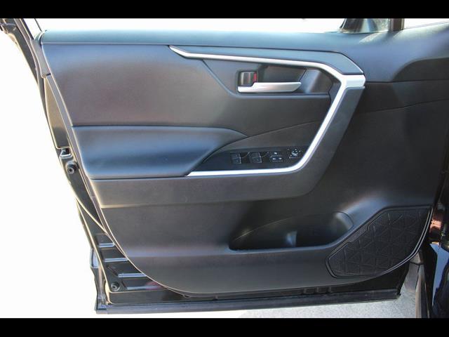 2024 Toyota RAV4 XLE - Photo 13