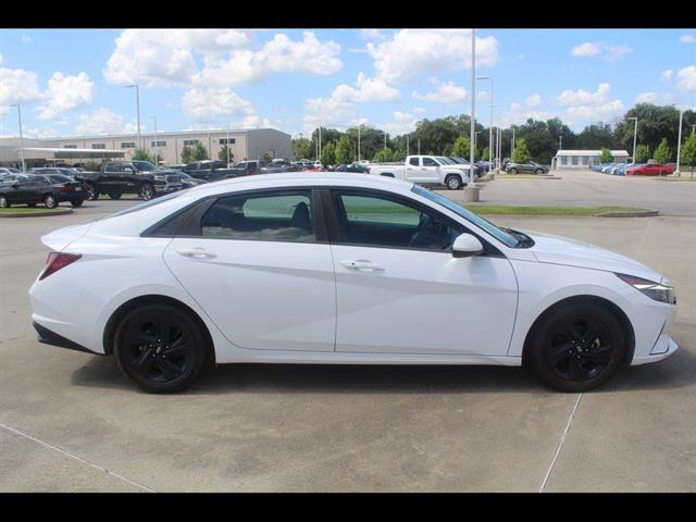 2023 Hyundai Elantra SEL - Photo 5