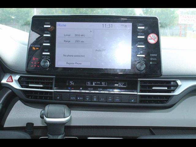 2023 Toyota Sienna XLE - Photo 23