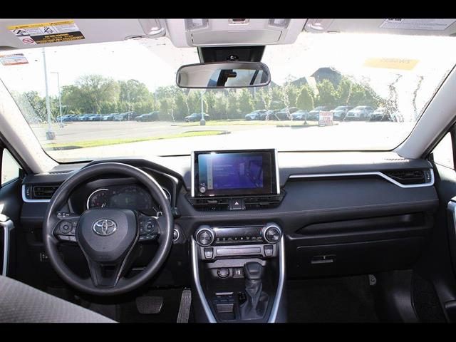 2024 Toyota RAV4 XLE - Photo 23