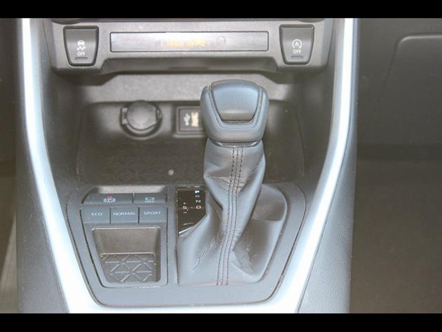 2024 Toyota RAV4 XLE - Photo 27