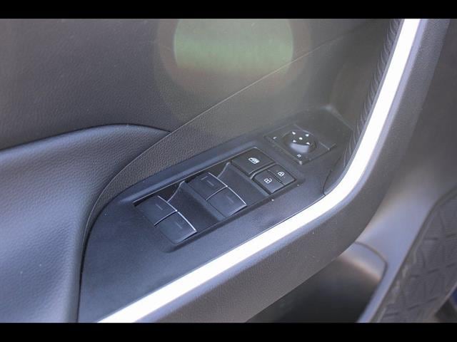 2024 Toyota RAV4 XLE - Photo 12