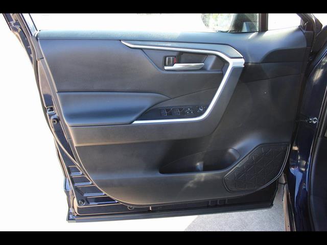 2024 Toyota RAV4 XLE - Photo 11