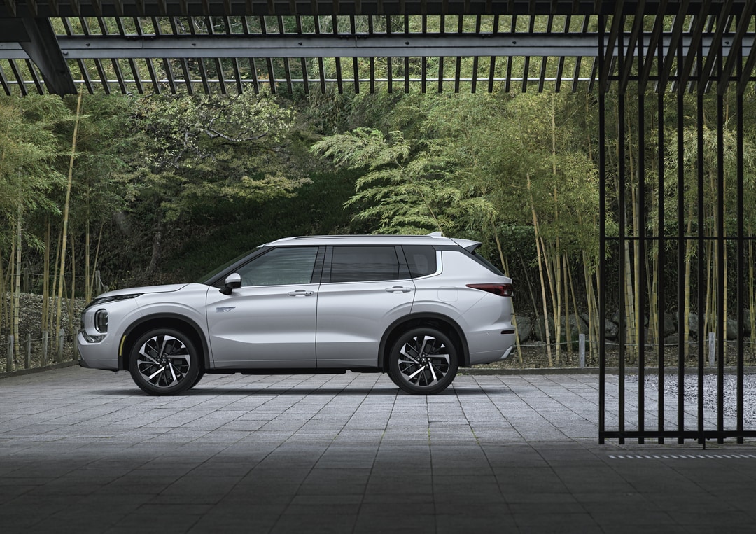 2025-Mitsubishi-OutlanderPHEV-SEL-Standard-L03.jpg