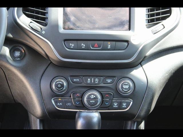 2023 Jeep Cherokee Altitude Lux - Photo 29