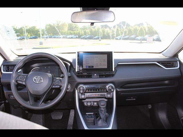 2024 Toyota RAV4 XLE - Photo 26