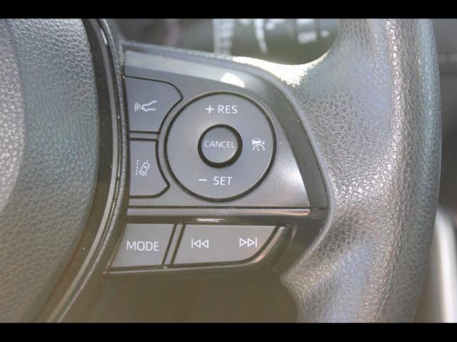 2024 Toyota RAV4 XLE - Photo 16