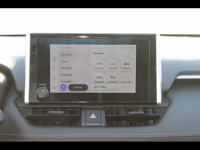 2024 Toyota RAV4 XLE - Photo 28
