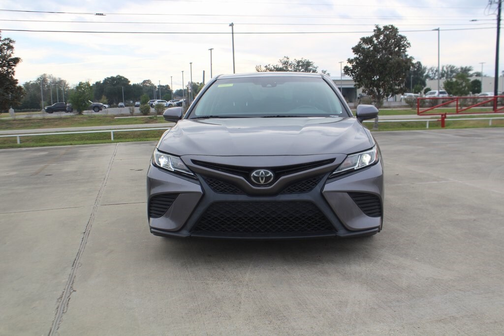 Used 2018 Toyota Camry SE Sedan