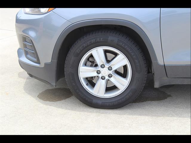 Used 2020 Chevrolet Trax LS with VIN 3GNCJKSB2LL338566 for sale in Lafayette, LA