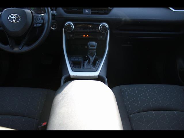 2024 Toyota RAV4 XLE - Photo 26