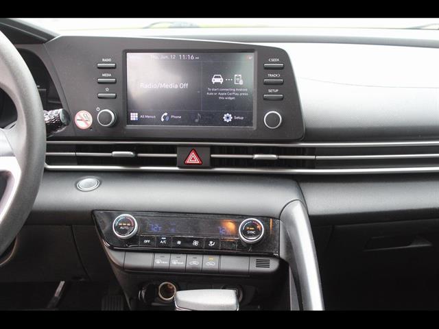 2023 Hyundai Elantra SEL - Photo 19