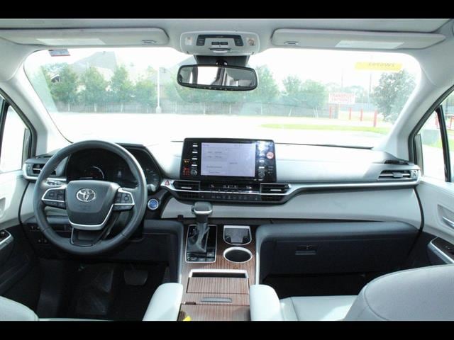 2023 Toyota Sienna XLE - Photo 21