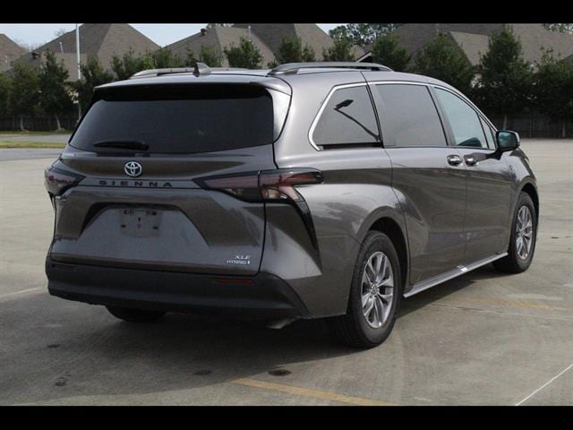2023 Toyota Sienna XLE - Photo 7