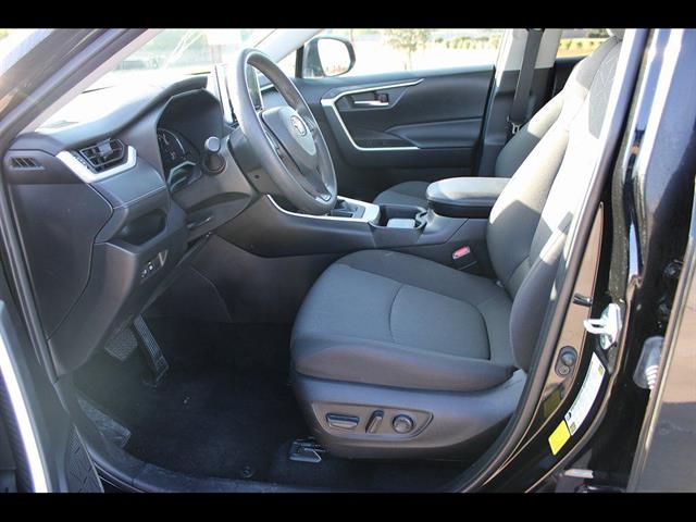 2024 Toyota RAV4 XLE - Photo 15
