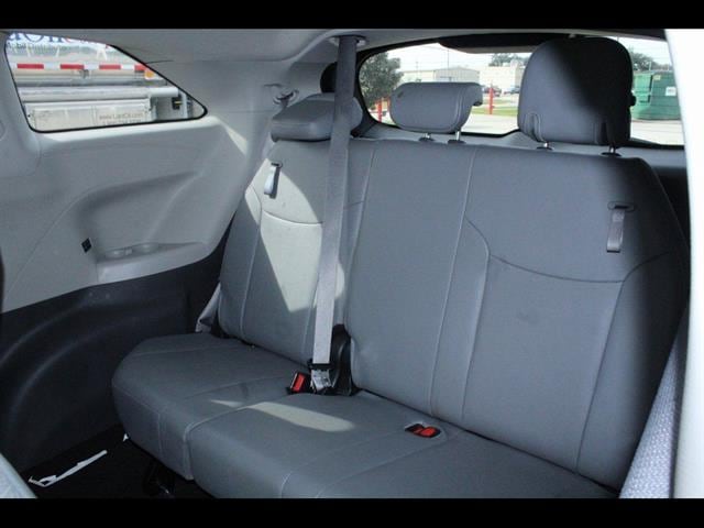 2023 Toyota Sienna XLE - Photo 25