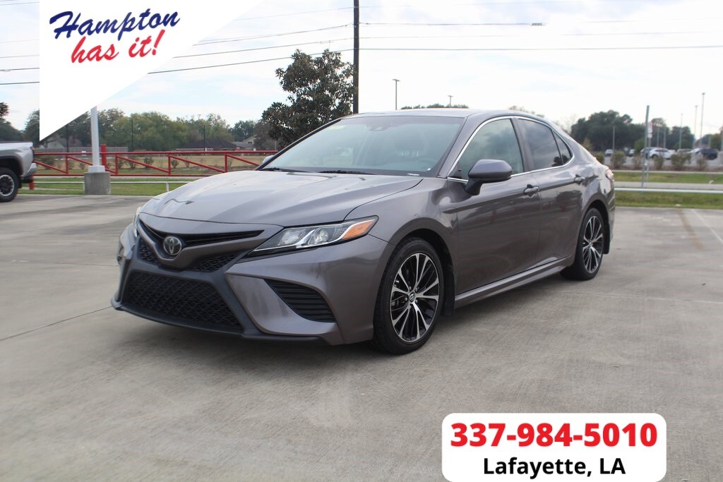 Used 2018 Toyota Camry SE Sedan
