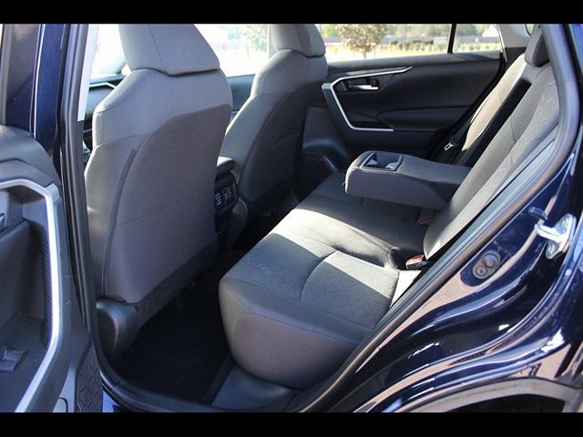2024 Toyota RAV4 XLE - Photo 30