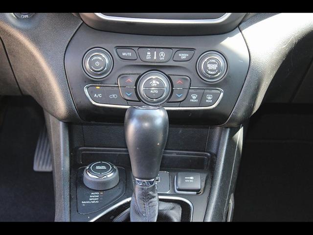2023 Jeep Cherokee Altitude Lux - Photo 30