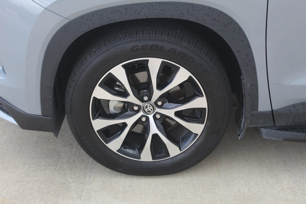 2025 Toyota Highlander Hybrid Limited photo 2