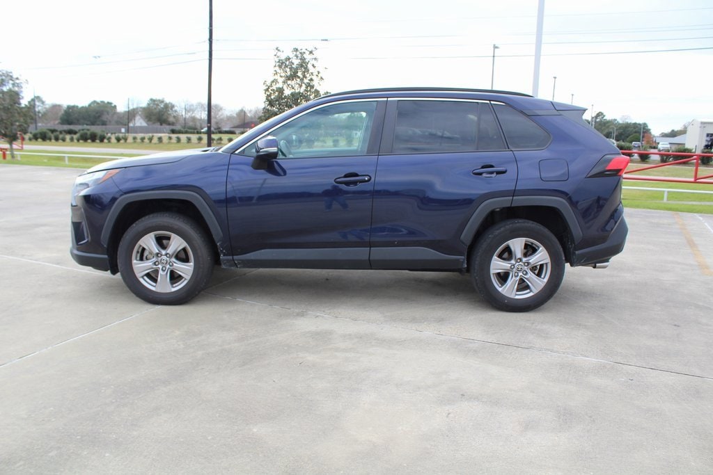2022 Toyota RAV4 XLE photo 3