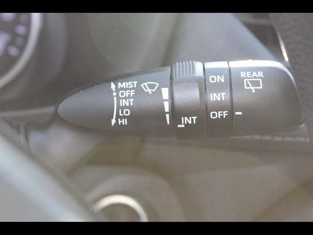2021 Toyota RAV4 XLE - Photo 21