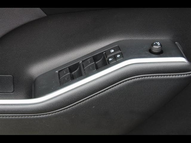 2023 Toyota Highlander L - Photo 14