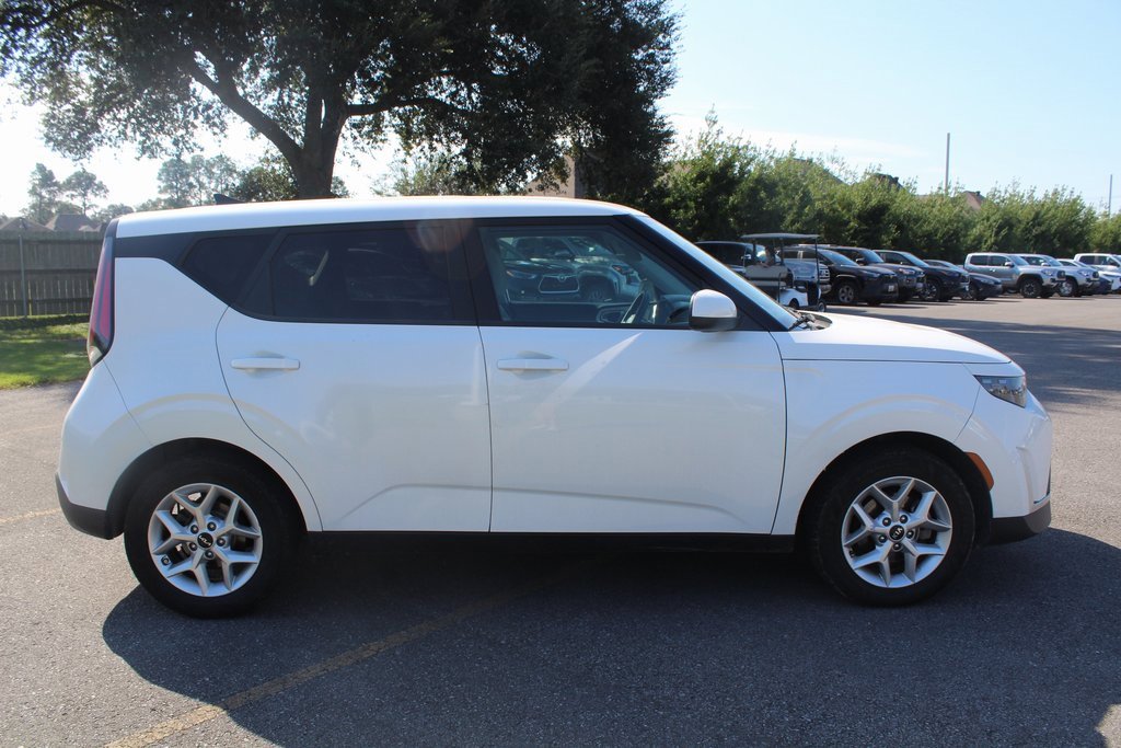 2023 Kia Soul LX photo 4