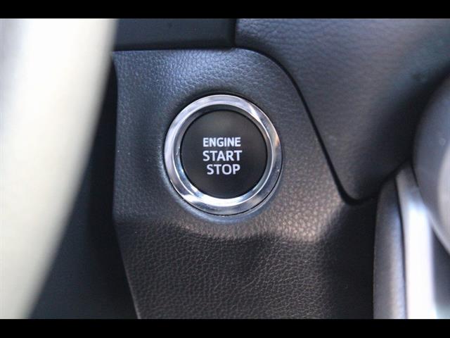 2024 Toyota RAV4 XLE - Photo 24