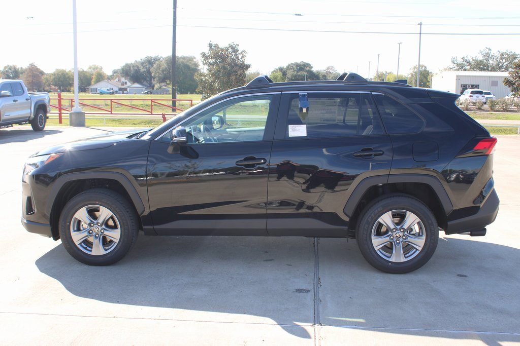 2025 Toyota RAV4 XLE photo 2