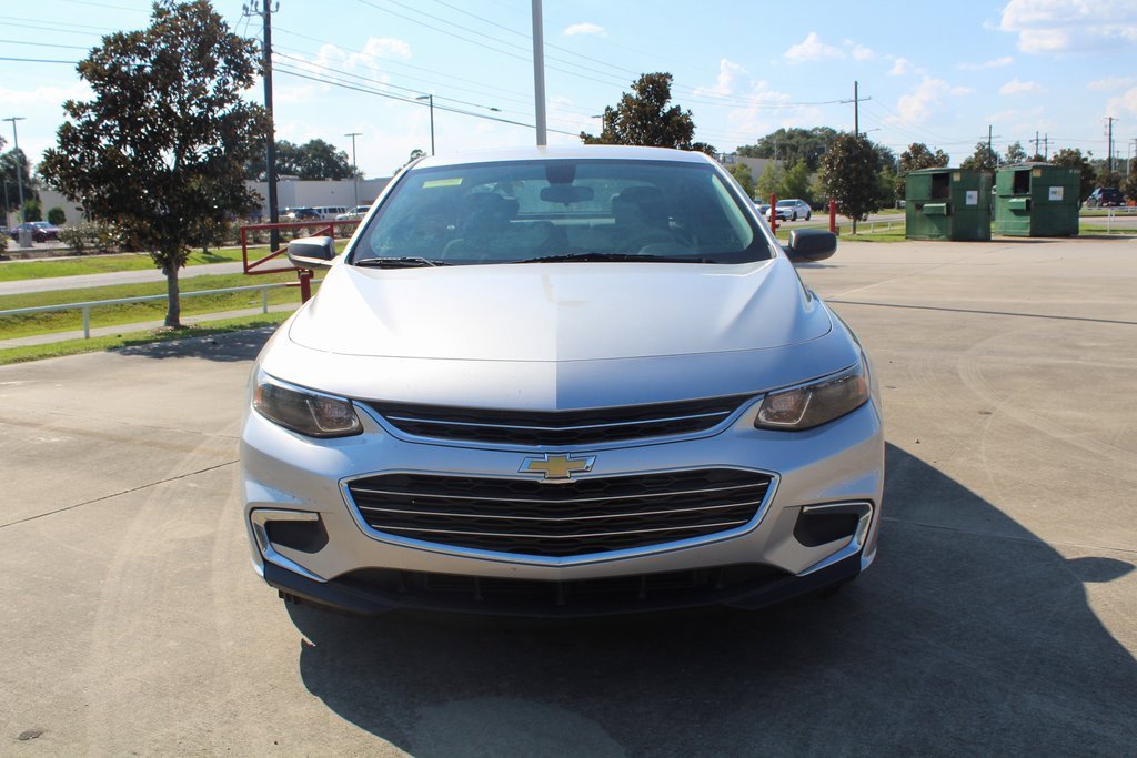 2016 Chevrolet Malibu LS photo 2