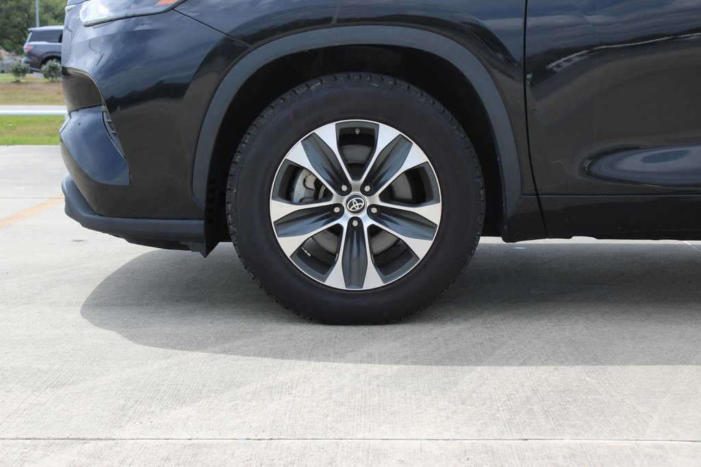 Used 2022 Toyota Highlander XLE with VIN 5TDGZRAH7NS125840 for sale in Lafayette, LA