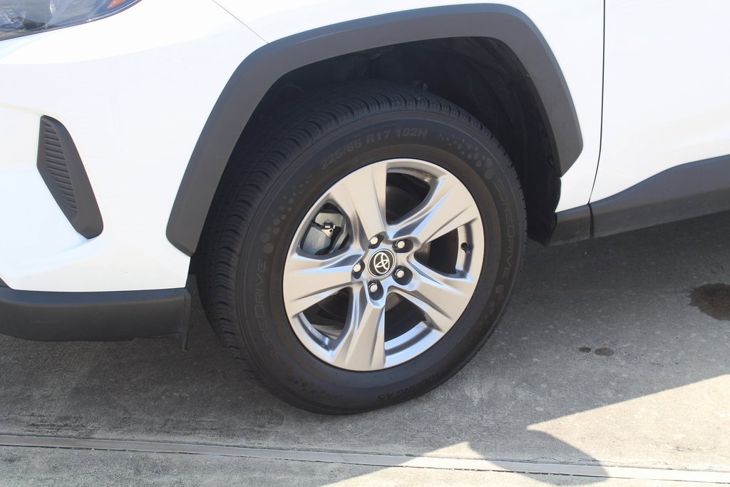 2023 Toyota RAV4 XLE photo 2