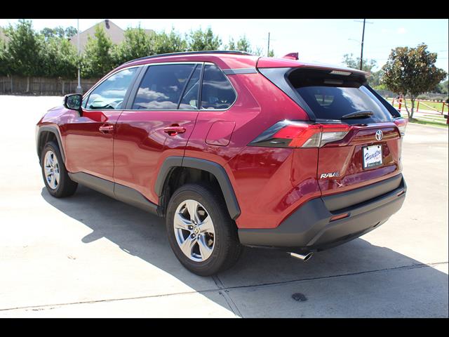 2025 Toyota RAV4 XLE - Photo 9