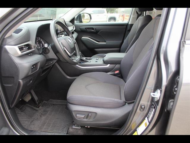 2023 Toyota Highlander L - Photo 15