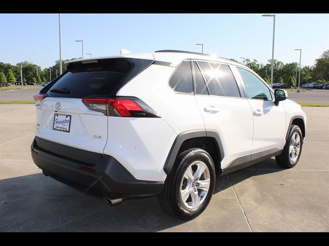 2021 Toyota RAV4 XLE - Photo 6